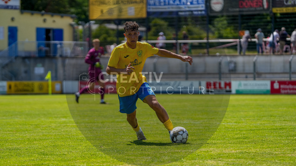 Fußball, Herren, Saison 2025/2026, 3. Luckenwalder Turmpokal, Werner-Seelenbinder-Stadion Luckenwalde, Spiel: FSV 63 Luckenwalde vs. F.C. Hansa Rostock U19,  | Fußball, Herren, Saison 2025/2026, 3. Luckenwalder Turmpokal, Werner-Seelenbinder-Stadion Luckenwalde, Spiel: FSV 63 Luckenwalde vs. F.C. Hansa Rostock U19,  Im Bild: Len Neumann (Luckenwalde) - Realisiert mit Pictrs.com