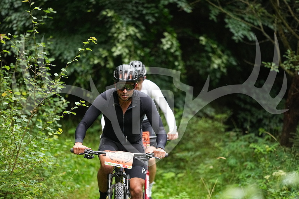 FC109885 | Fotogalerie der Treibjagd im Dunkelwald - Dein MTB Etappenrennen im Erzgebirge - Realisiert mit Pictrs.com