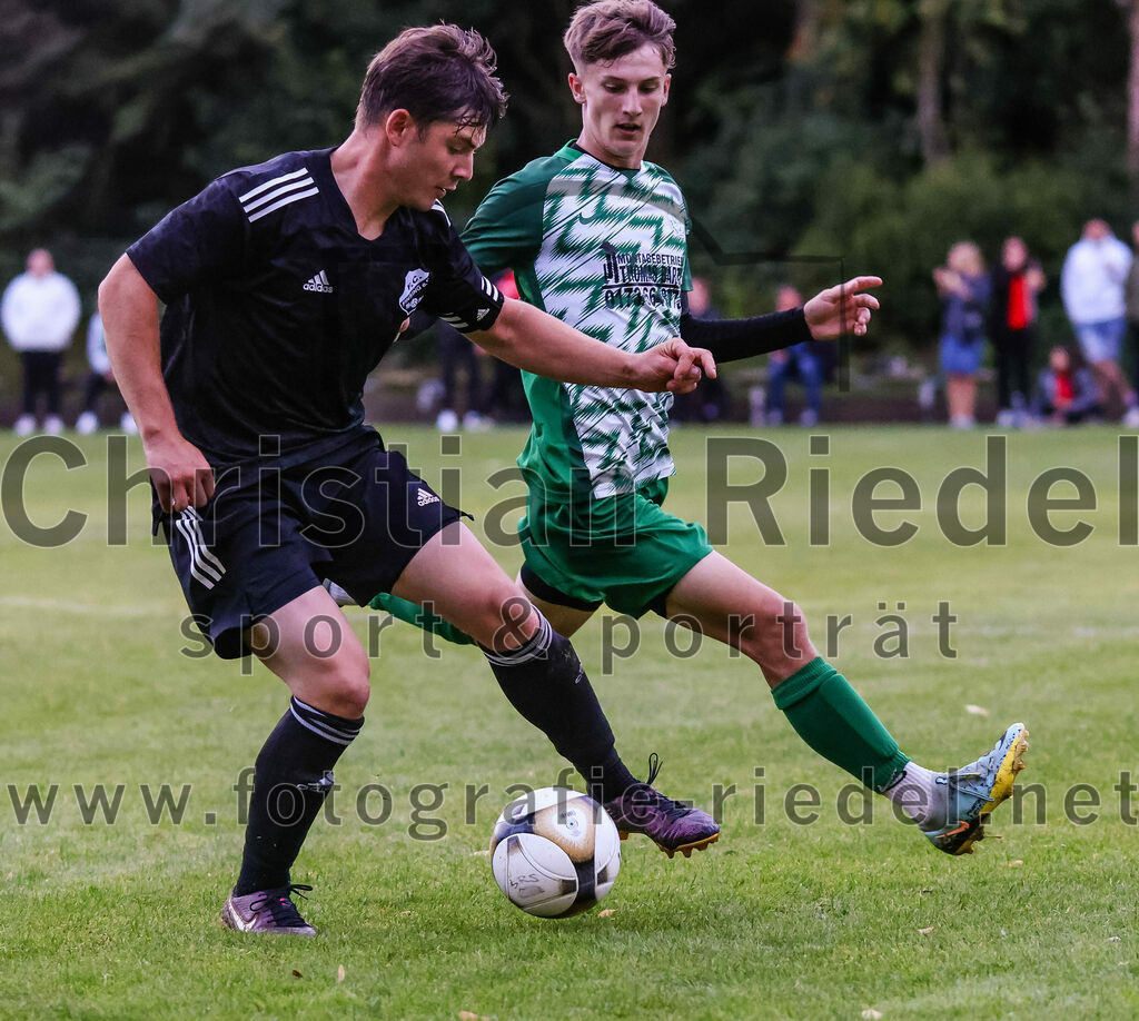 2023-07-25_070_SpVgg_Neuching_gegen_FC_Finsing | Neuching, Deutschland, 25.07.2023:
Fußball, A-Klasse 2023 / 2024, Toto Pokal, SpVgg Neuching gegen FC Finsing, Endergebnis: 2:4

Leonhard Hölzl (FC Finsing, #5), Sven Wagner (SpVgg Neuching, #7)

Foto: Christian Riedel / fotografie-riedel.net