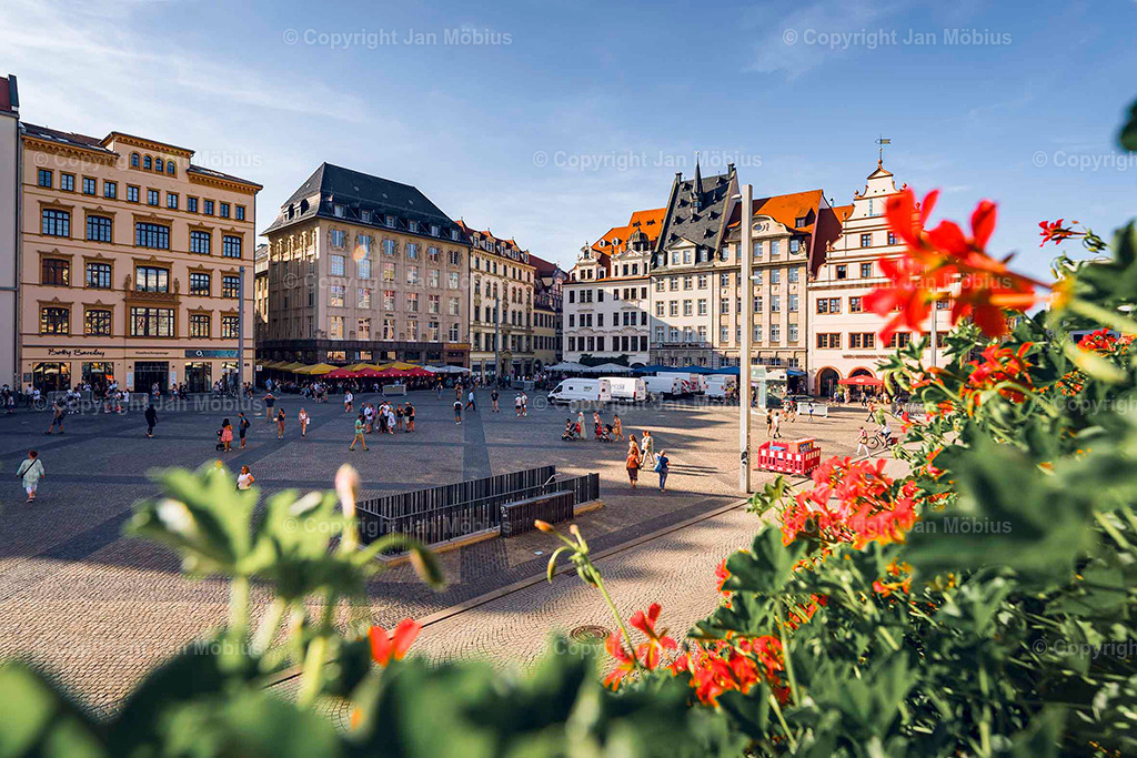 Marktplatz Leipzig | Der Marktplatz Leipzig ist das historische Herz der Stadt – voller Geschichte, architektonischer Eleganz und urbanem Leben. Zwischen dem Alten Rathaus, Märkten, Events und Straßenmusik pulsiert hier Leipzig pur. - Realisiert mit Pictrs.com
