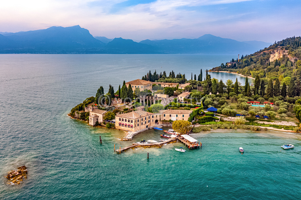 Die Villa San Vigilio am Gardasee | Luftbilder, Drohnenbilder, Oberfranken, Bayern, Kronach, Lichtenfels, Kulmbach, Thüringen, Frankenwald, Thüringerwald - Realisiert mit Pictrs.com