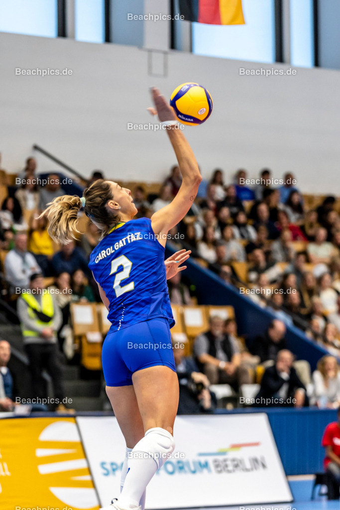 2022-00063304-Testspiel-Deutschland-Brasilien | Aufschlag Caroline GATTAZ #2 BRA, 17.09.2022; Berlin Foto: Gerold Rebsch - www.beachpics.de
