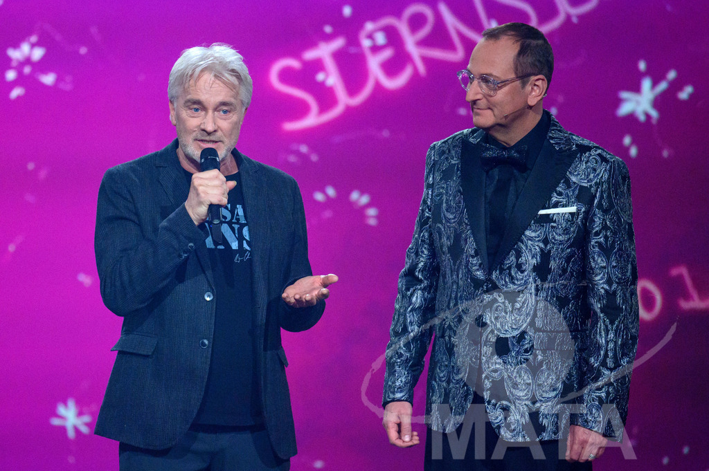 _DWA1433 | Werner Schmidbauer und Volker Heißmann bei '30 Jahre Sternstunden-Gala 2023' in der Frankenhalle. Nürnberg, 15.12.2023 - Realisiert mit Pictrs.com