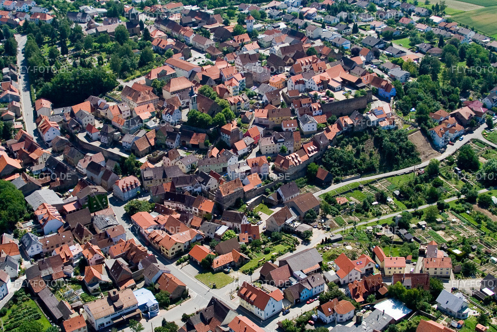 Ortsansicht | Luftbild: Ortsansicht im Ortsteil Hilsbach in Sinsheim im Bundesland Baden-Württemberg in Deutschland. Foto: IMG_3271.jpg vom 01.07.2006 durch Werner Riehm/FLY-FOTO.de - Realisiert mit Pictrs.com