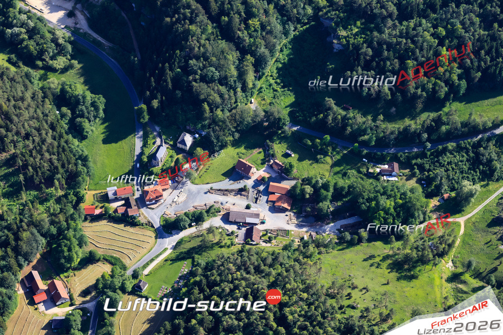 Die Luftaufnahme Kleinziegenfeld - Weismain wurde vom UL-Flugzeug (keine Drohne) aus fotografiert.Hohe Druck- Auflösung-die Geschenkidee!
