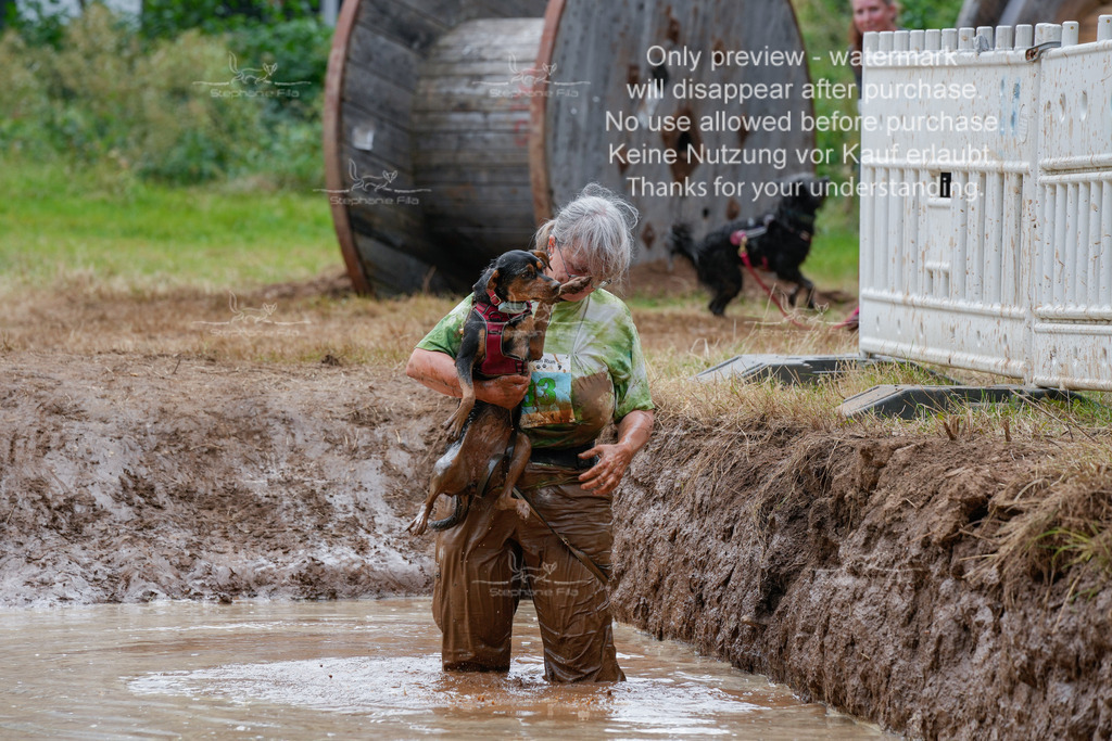 Schlamm_mit_Hund (413 von 460) | stephaniefillaphotographie - Realisiert mit Pictrs.com