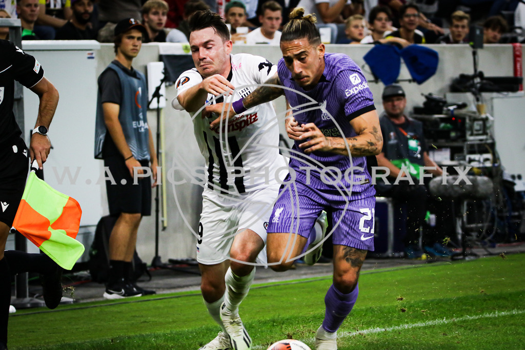 LASK Linz - FC Liverpool | LINZ,AUSTRIA,21.SEPT.23 - UEFA Europa League, LASK Linz - FC Liverpool, Image shows: Florian Flecker (LASK) and Kostas Tsimikas (Liverpool FC).
Photo: Sportmediapics.com/ Andreas Willdoner