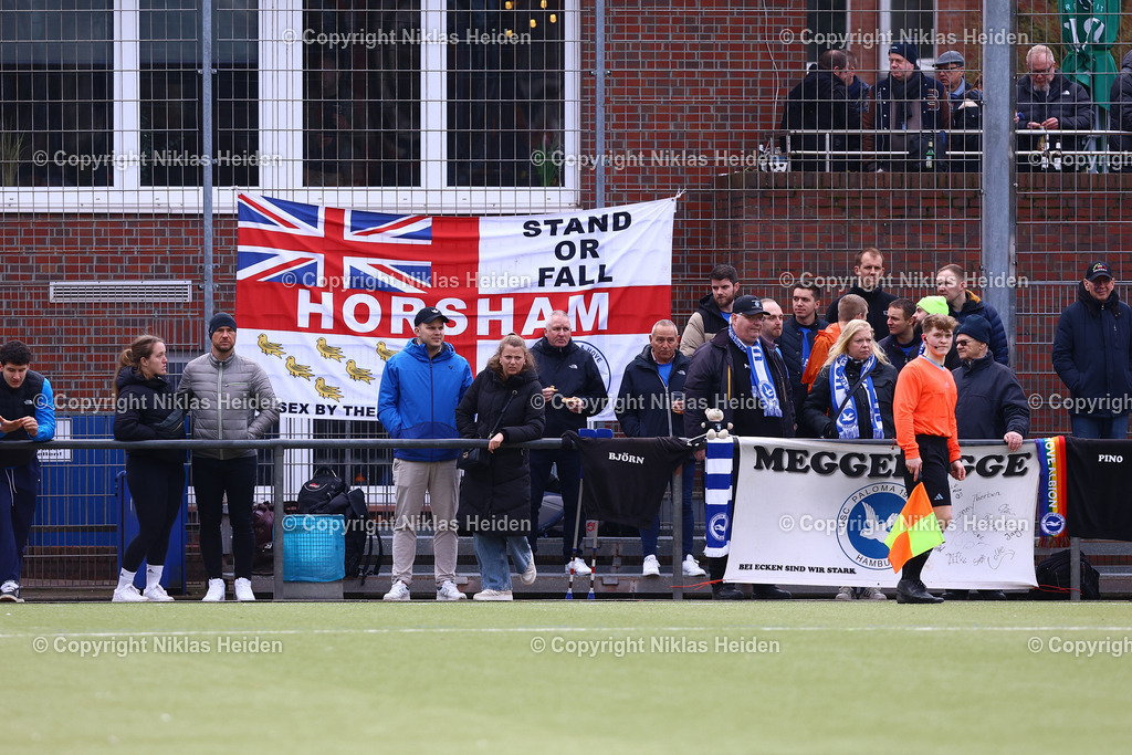 NH_USCPaloma_TuSDassendorf_OberligaHamburg_23022025 | Englische Fußballfans besuchten am Sonntag den USC Paloma.Fußball I Herren I Gamesright Oberliga Hamburg I Saison 2024-2025 I  24. Spieltag I USC Paloma - TuS Dassendorf I 23.02.2025 I Jonny-Rehbein-Sportplatz
