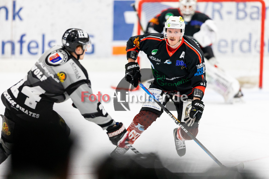 Bayernliga Eishockey, TSV Peißenberg Miners gegen den ESV Buchloe Pirates am 13.11.22 in Peißenberg | Bayernliga Eishockey, TSV Peißenberg Miners gegen den ESV Buchloe Pirates am 13.11.22 in Peißenberg, #67 Maximilian Malzazki