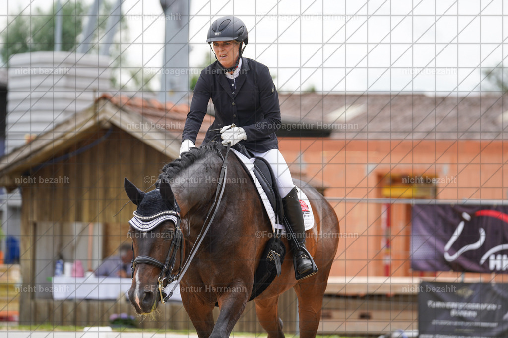 20240630-FAH02055 | Turnierbilder Schwabmünchen, Dressurbilder, Springreitturnier, Reitsportbilder, Turnierfotografen Bayern, Turnierfotograf