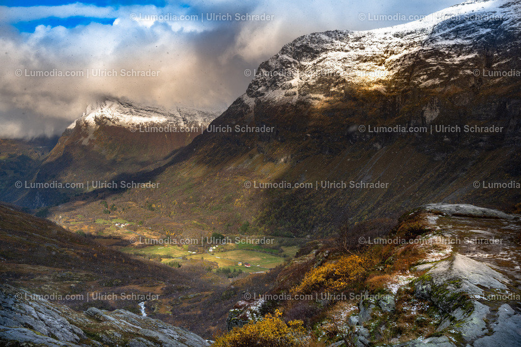 10047-10041 - In der Region Sognefjord - Norwegen | Stockfoto und Bilderpool mit Bildmaterial aus Deutschland, dem Harz, Halberstadt, Quedlinburg, Wernigerode und weltweit. Qualitativ hochwertige und professionelle Fotos anschauen und kaufen. - Realisiert mit Pictrs.com