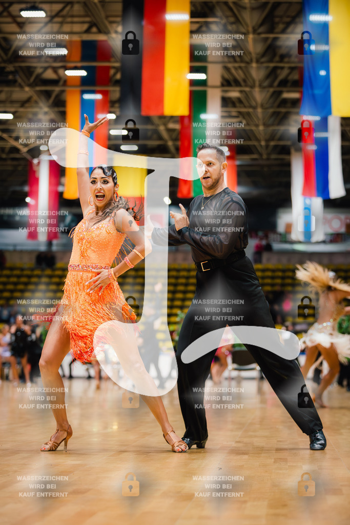 Hessen Tanzt WDSF Open Senior I Latin 5th (232) Marc Roswag _ Chaska Huam_n Bursztyn (TC Schwarz-Weiß Reutlingen)-2025-05-17-1959 | Webshop for digital downloads and prints of dance sport, event & show photographer Julian Link - Realisiert mit Pictrs.com