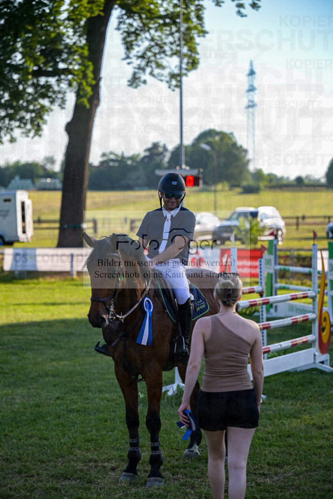 Reitturnier Voxtrup | Entdecke hochwertige Reitturnierfotos von Foto Oger. Professionell, emotional und authentisch – jetzt Lieblingsmomente im Shop bestellen.Deutschlandweite Turnierfotografie. - Realisiert mit Pictrs.com