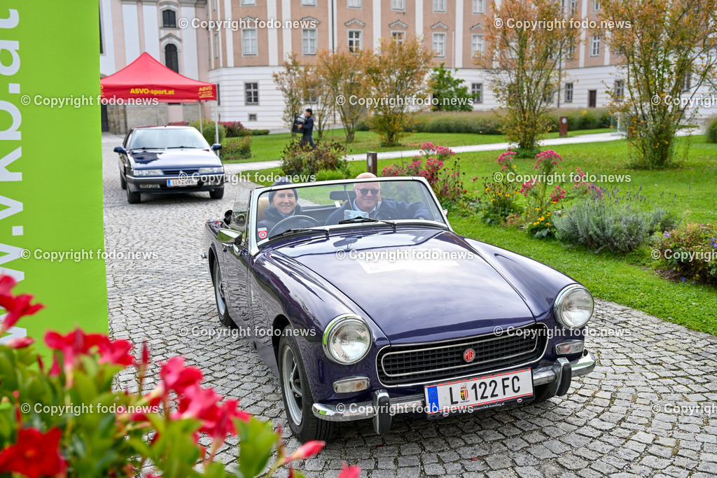 Frauen fuer Frauen_ Charity Oldtimerfahrt_ 04.10.2025-139 | 04.10.2025, Linz, AUT, Oldtimer Charity im Bild Frauen fuer Frauen Oldtimerfahrt, Teilnehmer©Harald Dostal / fodo.media