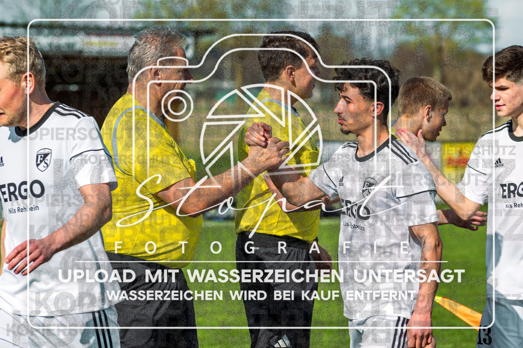 FGFS-LEN-1000 | Peter Paech (Schiedsrichterassistent) und Nazar Genco (Fulde-Stellichte #44) beim Herren Kreisliga HK Spiel zwischen FG Fulde-Stellichte und Eintracht Leinetal im Fulder Zentralstadion, Fulde (Simon Paul Stopat) - Realisiert mit Pictrs.com