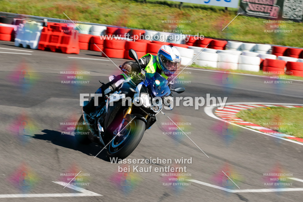 Moto-TeamOBK-21376 | Hier findet Ihr Bilder von Touristenfahrten auf der Nürburgring Nordschleife oder von anderen Veranstaltungen die ich besucht habe. Viel Spass beim Durch Schauen 