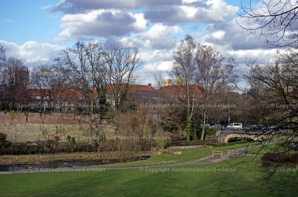 Stadtmauer Münster mit Blick auf Türme Überwasserkirche Dom, Lambertikirche | Stadtmauer Münster mit Blick auf Türme Überwasserkirche, Dom,Lambertikirche - Realisiert mit Pictrs.com