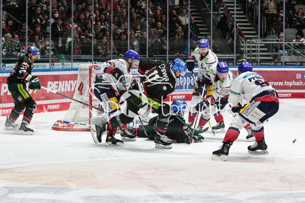 Augsburger Panther - Eisbaeren Berlin | Die Belriner koennen mit vereinten Kraeften einen Gegentreffer verhindern