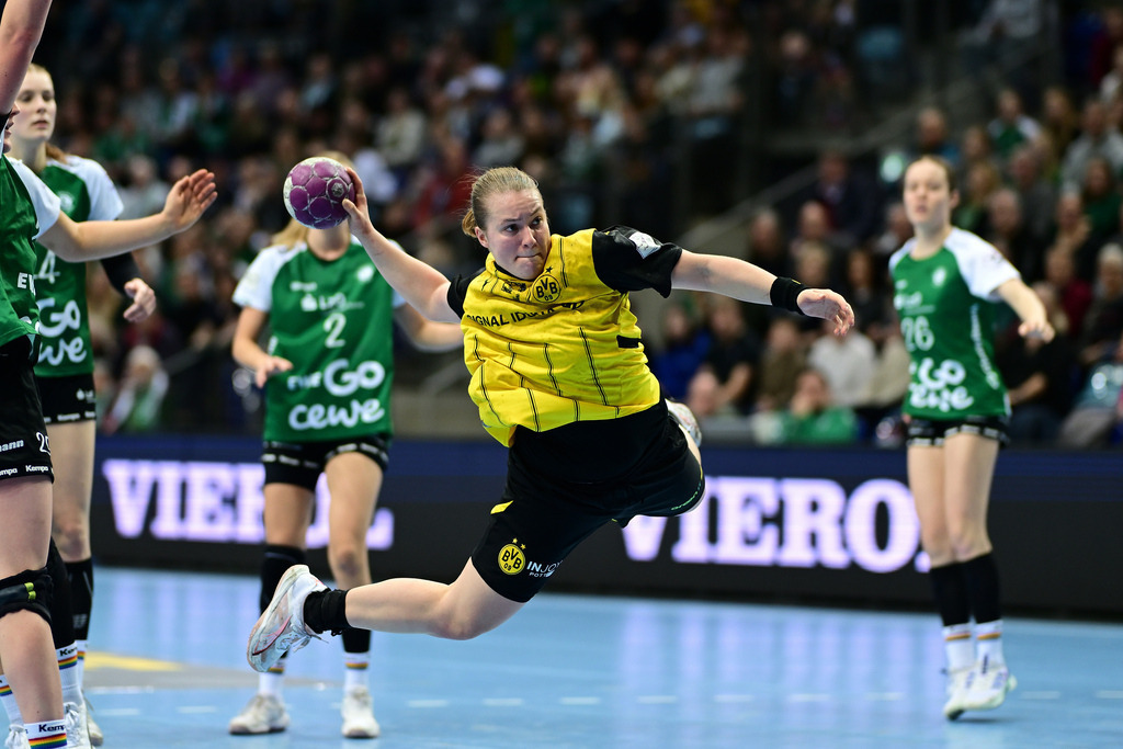 Handball I Frauen I Saison 2024-2025 I 1. HBF I 11. Spieltag I VfL Oldenburg - Borussia Dortmund | Der Sportfotograf. - Realisiert mit Pictrs.com