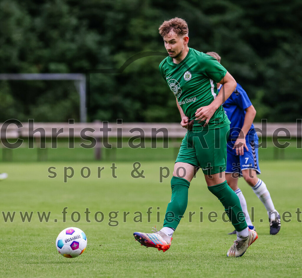 2023-08-04_103_FC_Forstern_gegen_FC_Langengeisling_II | Forstern, Deutschland, 04.08.2023:
Fußball, Kreisklasse 2023 / 2024, 1. Spieltag, FC Forstern gegen FC Langengeisling II, Endergebnis: 2:1

Alexander Huber (FC Forstern, #10)

Foto: Christian Riedel / fotografie-riedel.net