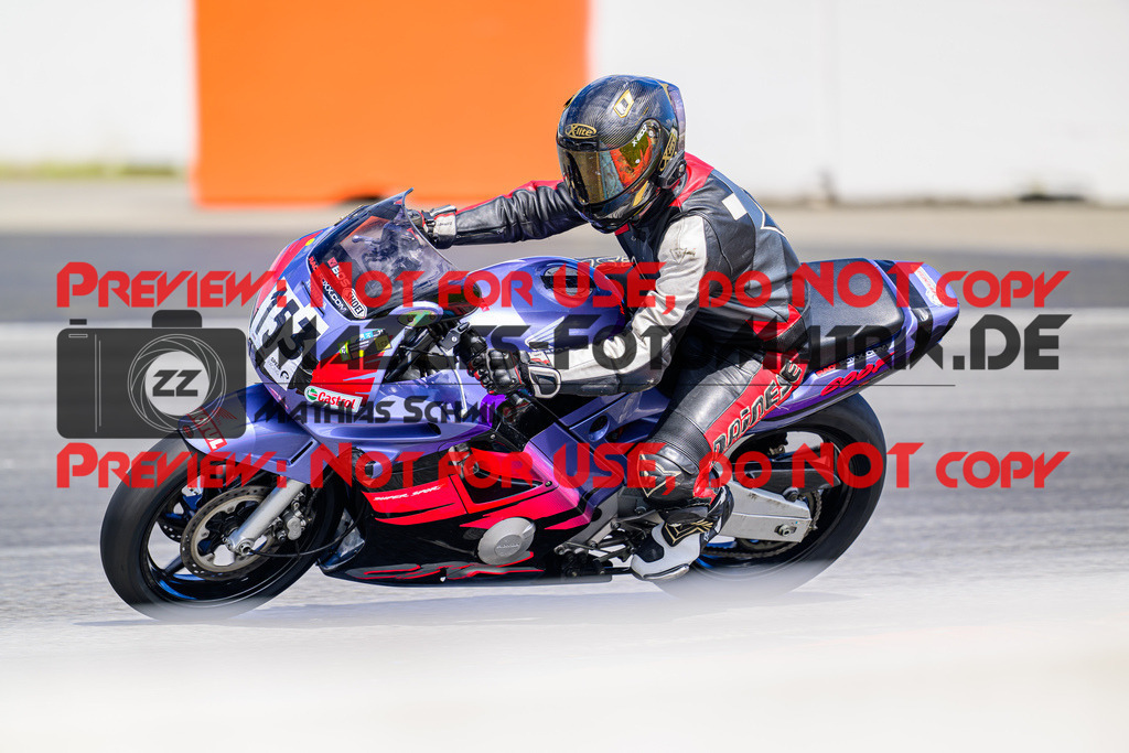 MaZZes_FotoMatrix_240615_6007705_9124 | GELB