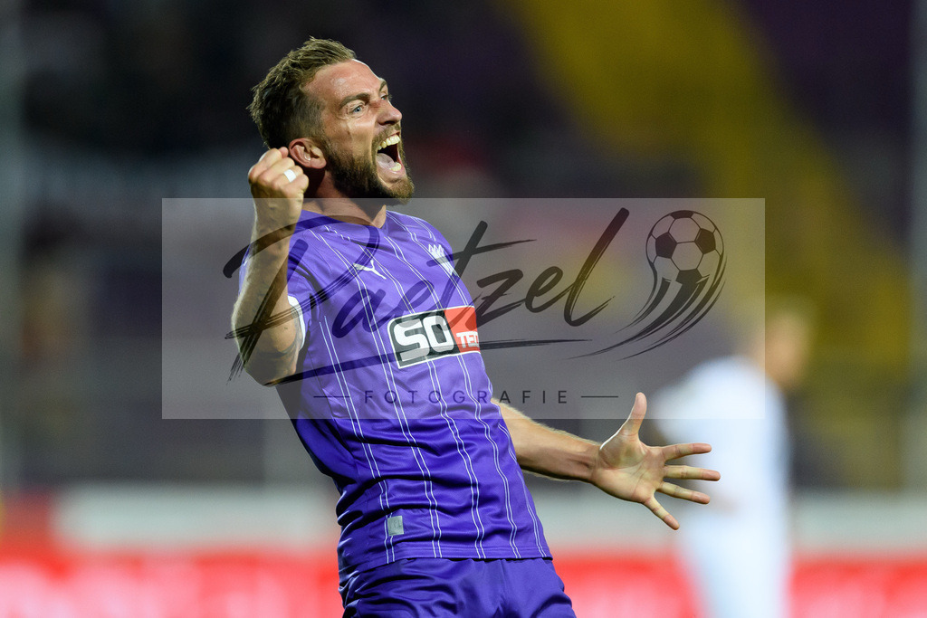 OSNVKO2021090620210906_191 | Fussball, Herren: Marc Heider (VfL Osnabrueck) Torjubel, jubelt nach seinem Treffer zum 1:0 beim Spiel der 3. Liga zwischen VfL Osnabrueck und FC Viktoria Koeln im Stadion an der Bremer Bruecke am 06.09.2021 in Osnabrueck, Deutschland.DFB / DFL REGULATIONS PROHIBIT ANY USE OF PHOTOGRAPHS AS IMAGE SEQUENCES AND/OR QUASI-VIDEO. - Realisiert mit Pictrs.com
