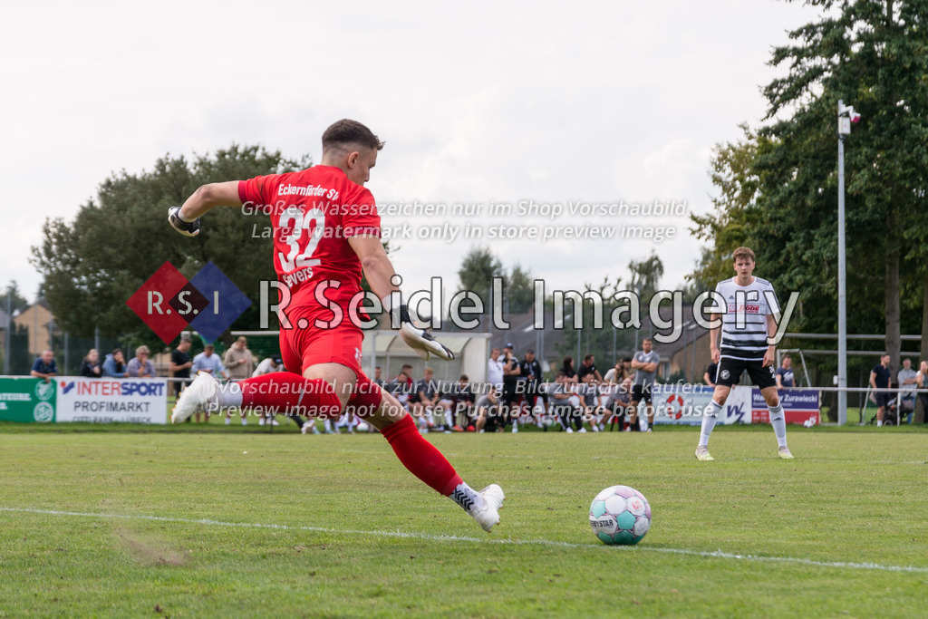 RS-1-001648 | Lauritz Sievers (#32, Eckernförde, Torwart) wirft sich auf den Boden und stoppt den Ball.