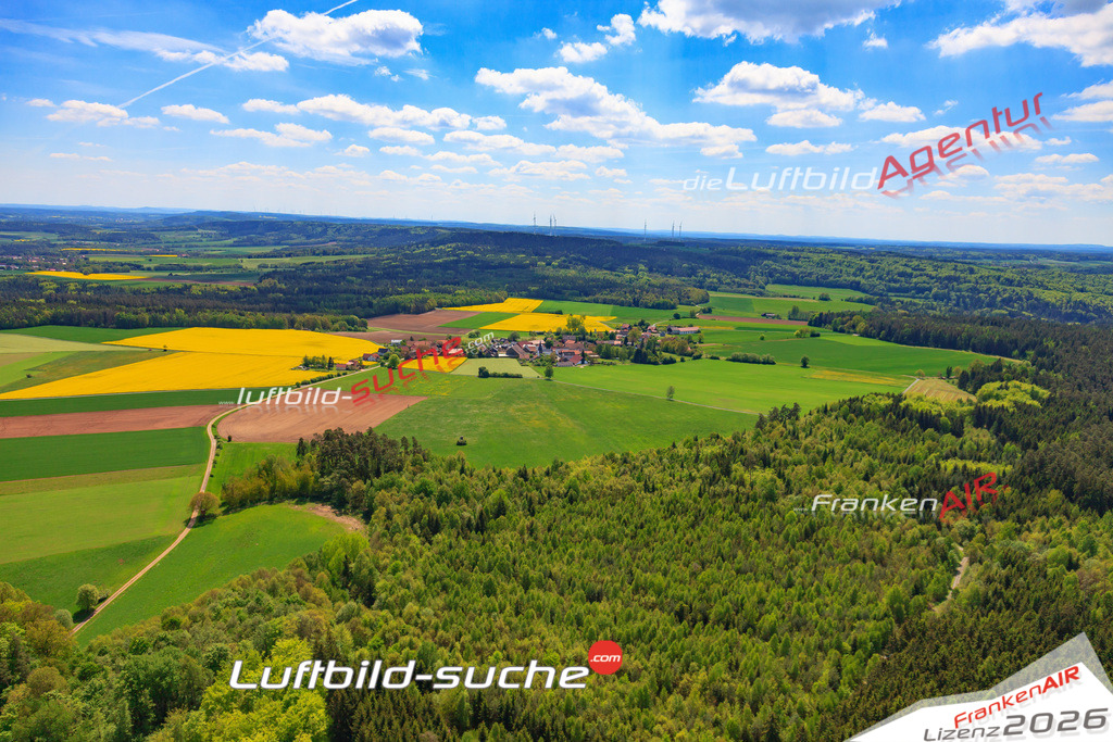 Die Luftaufnahme Geutenreuth - Weismain wurde 2017 mittels Flugzeug (keine Drohne) erstellt. Perfekte Schärfe und Druck- Auflösung- Garantiert!