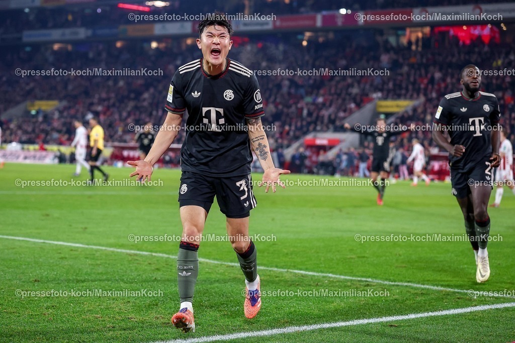 1FC14012601055 | 14.01.2026, Fußball, 1. FC Köln - FC Bayern München, 1. Fußball Bundesliga, 17. Spieltag, RheinEnergie-STADION, Saison 2025 2026: Torjubel nach dem Tor zum 2:1 durch Torschütze Min-jae Kim (FC Bayern Muenchen #03)  zusammen mit Dayot Upamecano (FC Bayern Muenchen #02)  DFB regulations prohibit any use of photographs as image sequences and or quasi-video.
