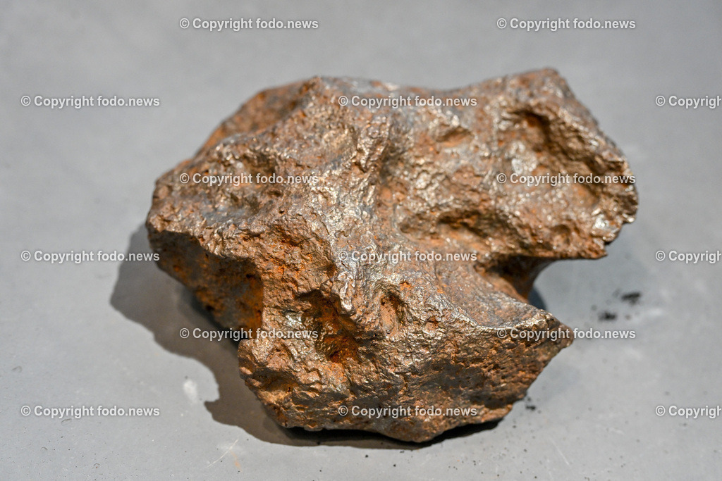 Linz_ Einstein Mineralien_ 09.01.2024-12 | 09.01.2024, Linz, AUT, EKZ Muldenstrasse im Bild Meteorit (Fundort Argentinien)