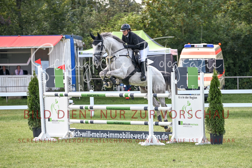 Schugtsche-Düren.2024-10.Springprf.M_-57 | Schugtsche Fotografie - Realisiert mit Pictrs.com