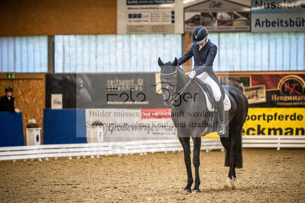 DOS_4690 | Entdecke hochwertige Reitturnierfotos von Foto Oger. Professionell, emotional und authentisch – jetzt Lieblingsmomente im Shop bestellen.Deutschlandweite Turnierfotografie. - Realisiert mit Pictrs.com