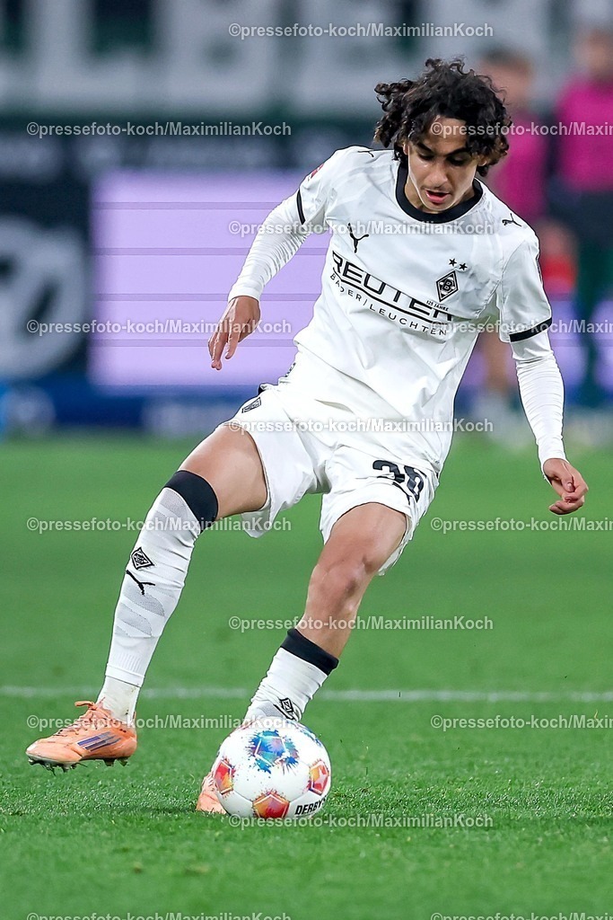 BMG13122502146 | 13.12.2025, Fußball, Borussia Mönchengladbach - VfL Wolfsburg, 1. Fußball Bundesliga, 14.Spieltag, Borussia-Park, Saison 2025 2026: Wael Mohya (Borussia Mönchengladbach #36)  DFB regulations prohibit any use of photographs as image sequences and or quasi-video.