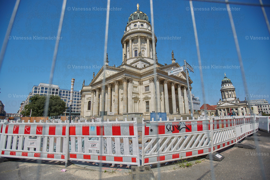 270801_BaustelleGendarmenmarkt_00011 | Vanessa Kleinwächter - Realisiert mit Pictrs.com
