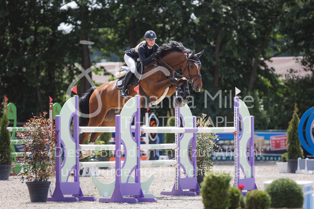 220614_Mühlen_SprPfM-679 | Late Entry Mühlen
Springprüfung Kl.M* 6-8j. Pferde gl. Einlaufprüfung für 6j. Pferde
14.06.2022