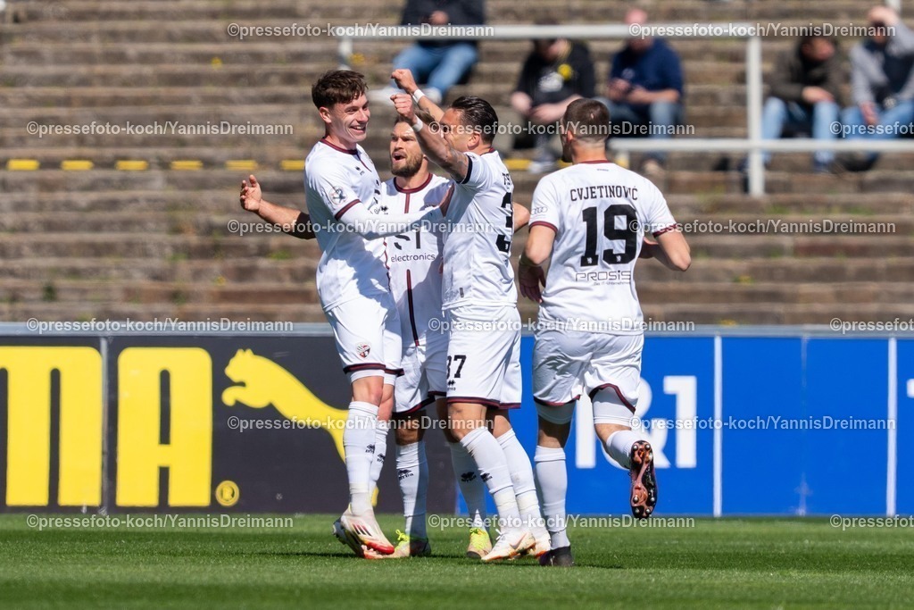 xydr06042501018 | 06.04.2025, xydrx, Fußball, Borussia Dortmund II - FC Ingolstadt 04, 3.Liga, Stadion Rote Erde, Saison 2024 2025: Ingolstädter Spieler bejubeln das 0:1 durch Pascal Testroet (FC Ingolstadt #37), freuen sich DFB regulations prohibit any use of photographs as image sequences and or quasi-video.
