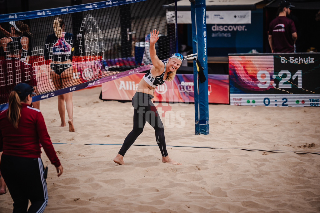 Beachvolleyball | Frauen | Allianz German Beach Tour 2025 | Tourstop Berlin | 22.08.2025 | Anna Behlen winkt den Fans