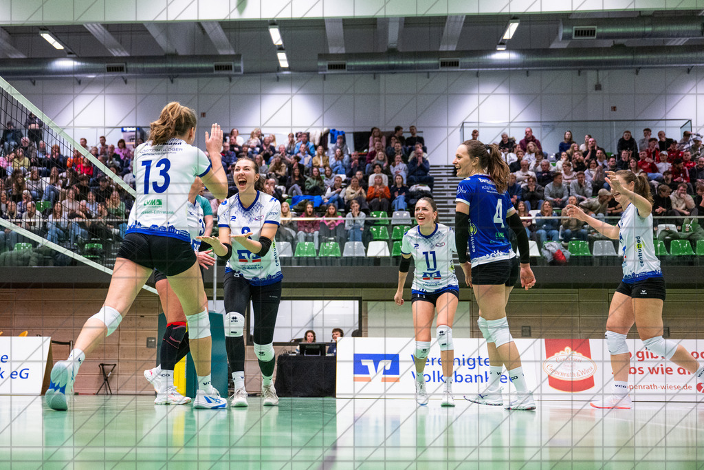 2. VBLF Nord 25/26 | Spiel 4065 | VC Osnabrück vs. TUSA City Girls Düsseldorf | Jubel //  10.01.26: 2. VBLF Nord 25/26 | Spiel 4065 | VC Osnabrück vs. TUSA City Girls Düsseldorf / Osnabrück / Deutschland  //   CREDIT:www.bullenfotos.de, Martin König, Hörner Weg 40, D-49078 Osnabrück, +4917663732967 // Nutzung und Weitergabe nur zu den vereinbarten Zwecken. Presseanfragen an Ersteller. Alle Rechte beim Ersteller. Honorierung nach MFM. - Realisiert mit Pictrs.com