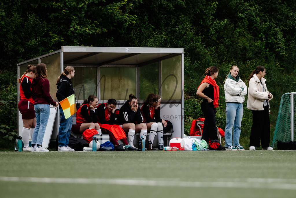 Frauen Bezirksliga, 24. Spieltag, Saison 2024/2025: 1. FC Gievenbeck - SV Teuto Riesenbeck | Frauen Bezirksliga, 24. Spieltag, Saison 2024/2025, 1. FC Gievenbeck empfängt SV Teuto Riesenbeck im Sportpark Gievenbeck in Münster. Foto: sportfotografie.ms | Markus Paletta - Realisiert mit Pictrs.com