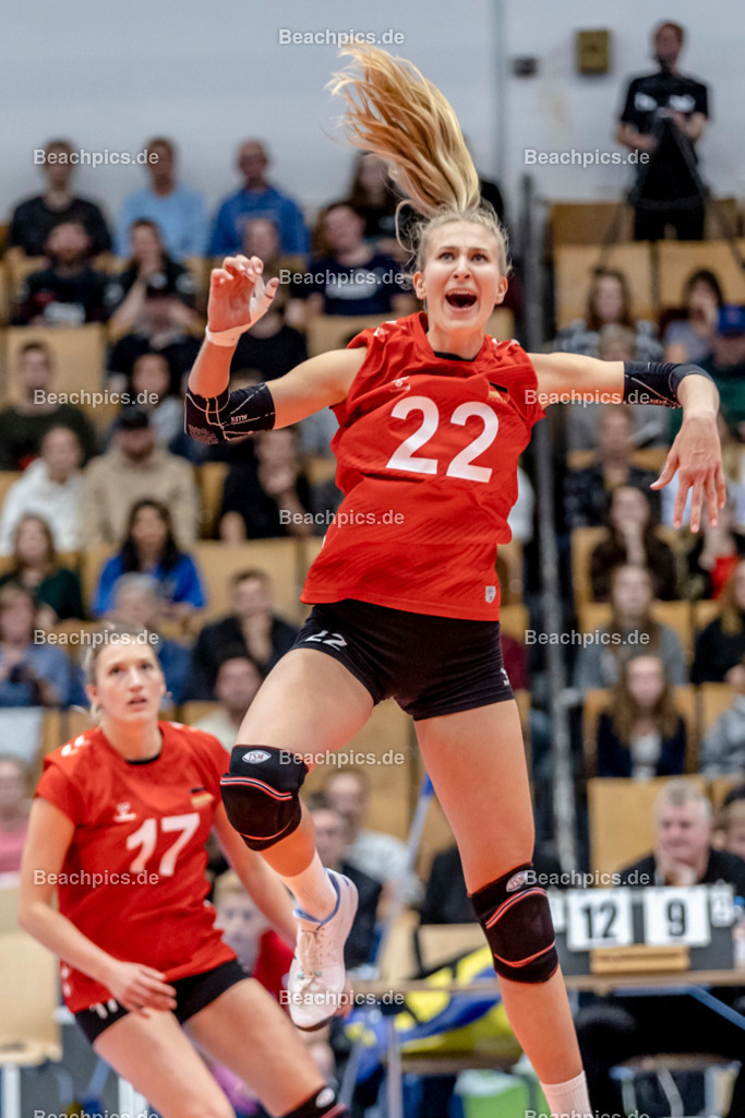 2022-00063406-Testspiel-Deutschland-Brasilien | Jubel Monique STRUBBE #22 (Mittelblock) GER, 17.09.2022; Berlin Foto: Gerold Rebsch - www.beachpics.de
