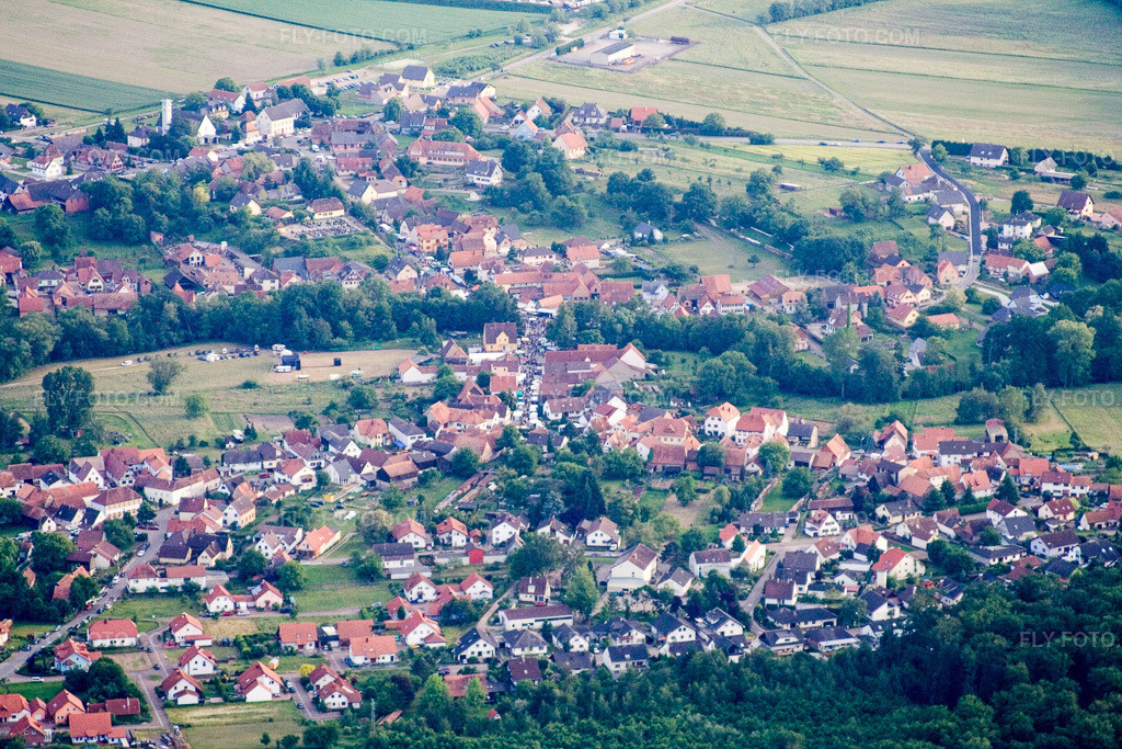Aerial view: Scheibenhardt in Scheibenhard in the state Bas-Rhin, France. – Photo: IMG_2374.jpg taken on 06/04/2006 by Werner Riehm/FLY-FOTO.com – Resolution of the original: 3456 x 2304 px