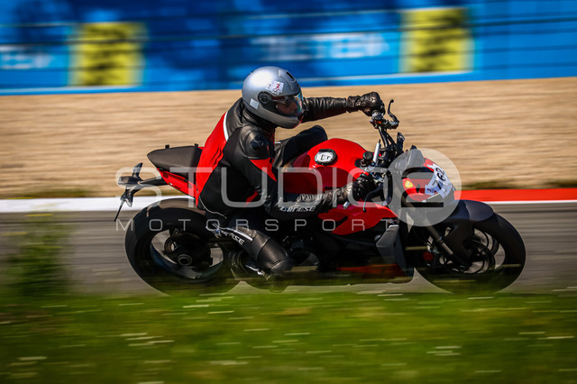 0762-260527NBR-010_762 | Deine Full-Service-Agentur für ✔️Videoproduktionen und ✔️Motorsportfotografie Jetzt Angebot anfragen!