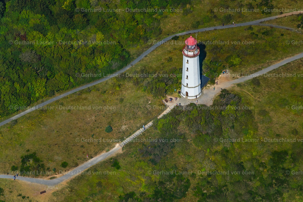 4061538 | Leuchtturm Dornbusch, INSEL HIDDENSEE 08.09.2021 Leuchtturm als historisches Seefahrtszeichen im Dornbuschwald der Insel Hiddensee im Bundesland Mecklenburg-Vorpommern, Deutschland. // Lighthouse as a historic seafaring character Im Dornbuschwald on island Insel Hiddensee in the state Mecklenburg - Western Pomerania, Germany. Foto: Gerhard Launer