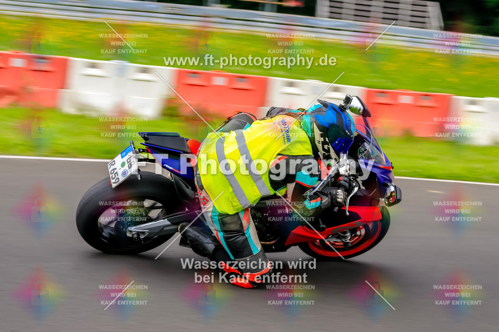 VBK-7056 | Hier findet Ihr Bilder von Touristenfahrten auf der Nürburgring Nordschleife oder von anderen Veranstaltungen die ich besucht habe. Viel Spass beim Durch Schauen 