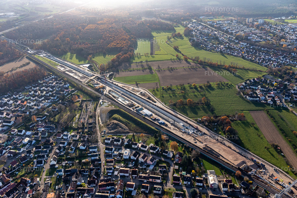 Luftbild: Tunnelbaustelle zum Neubau der ICE Strecke im Streckennetz der Deutschen Bahn im Ortsteil Niederbühl in Rastatt im Bundesland Baden-Württemberg in Deutschland. Foto: IMG_119877.jpg vom 30.11.2019 durch Werner Riehm/FLY-FOTO.de