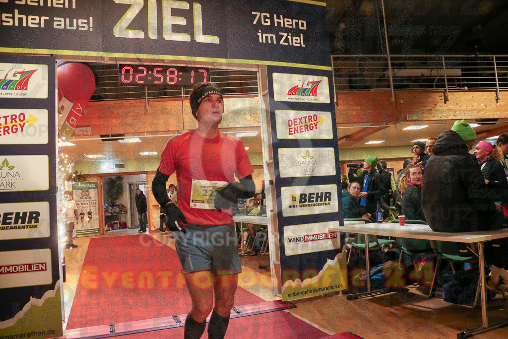241208_1201_EX1_7151 | Sportfotografie im Rhein-Sieg Kreis, Köln, Bonn, NRW, Rheinland Pfalz, Hessen, etc. Unser Tätigkeitsfeld umfasst den Laufsport vom Volkslauf über den Marathon, Duathlon, Triathon bis zum Ultralauf wie Kölnpfad Ultra oder Schindertrail.
