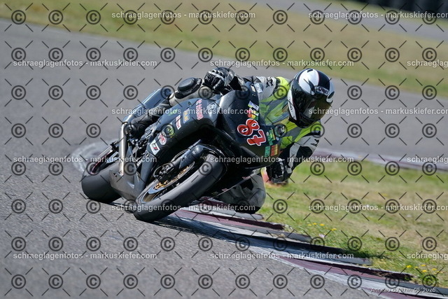 26BT02-0974 | markuskiefer.com - Realisiert mit Pictrs.com