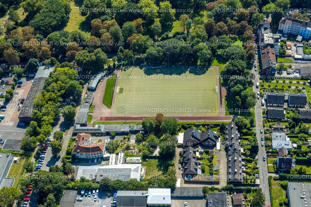 Bochum240816465 | Luftbild, Fußballstadion SV Preussen Bochum Vöde e.V., Wohngebiet Gersteinring mit Pantoffelfabrik Kulturzentrum, Grumme, Bochum, Ruhrgebiet, Nordrhein-Westfalen, Deutschland