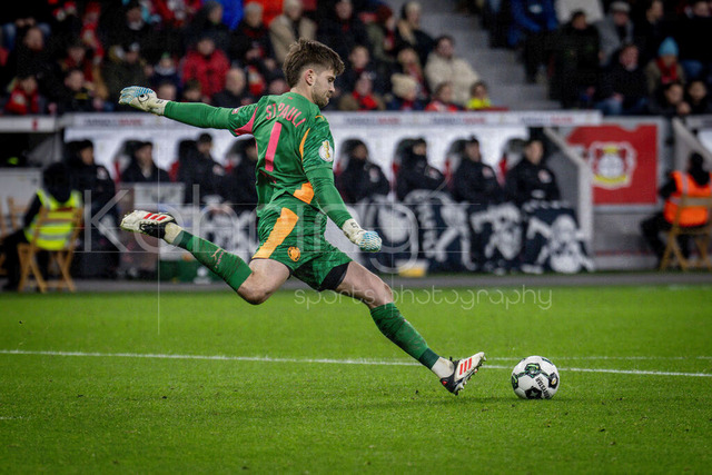Bayer 04 Leverkusen vs. FC St. Pauli, 03.02.2026 | LEVERKUSEN, GERMANY - FEBRUARY 3:  Ben Voll (FC St. Pauli, 1) during the DFB Cup quarter-final match Bayer 04 Leverkusen vs. FC St. Pauli at BayArena on February 3, 2026 in Leverkusen, Germany. (Photo by Axel Kohring/Beautiful Sports Int.)DFL REGULATIONS PROHIBIT ANY USE OF PHOTOGRAPHS AS IMAGE SEQUENCES AND/OR QUASI-VIDEO.