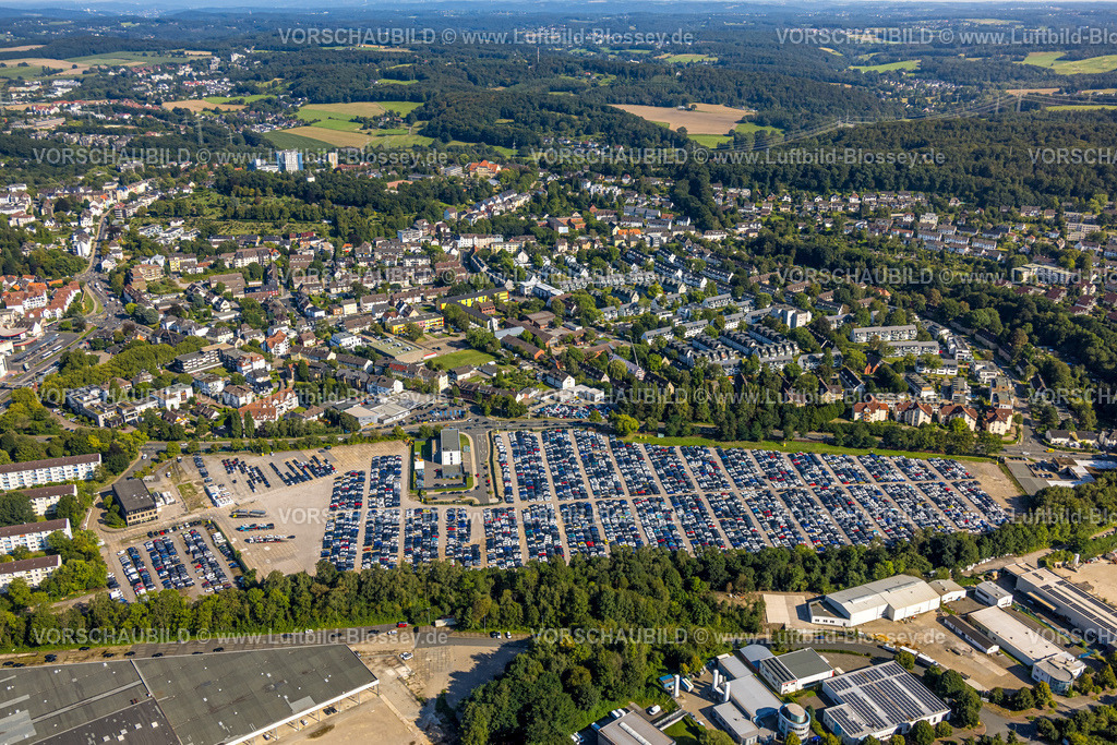 Hattingen240810146 | Luftbild, Gewerbegebiet Nierenhofer Straße, ehemaliges O&amp;K Gelände für geplantes Stadtquartier, aktuell Großparkplatz mit Hunderten von PKW, Polizeiwache Hattingen, Rosenthal, Hattingen, Ruhrgebiet, Nordrhein-Westfalen, Deutschland
